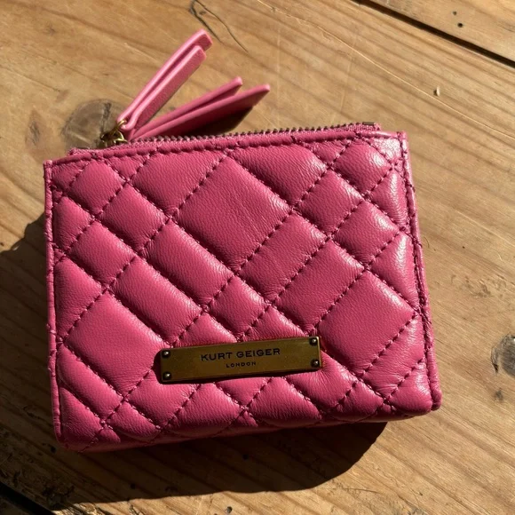 Kurt Geiger Quilted Pink Leather Card Wallet with Gold Plaque - Picture 2 of 11